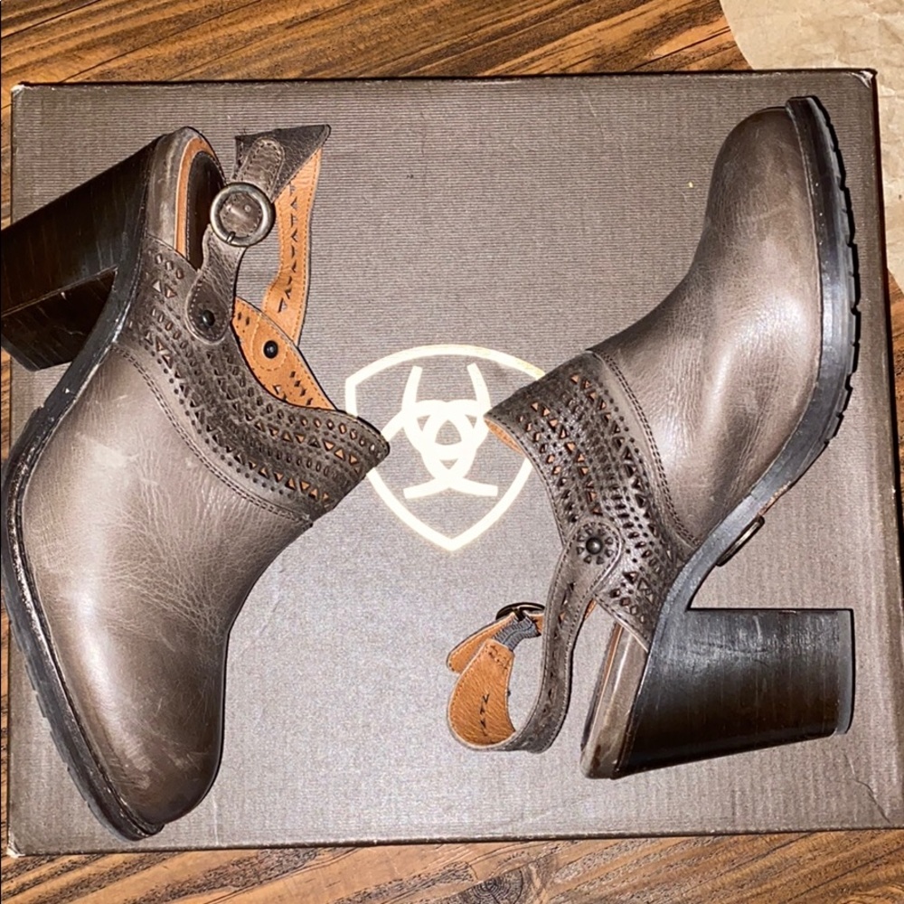 🌸 Ariat size 7 - Picture 2 of 4